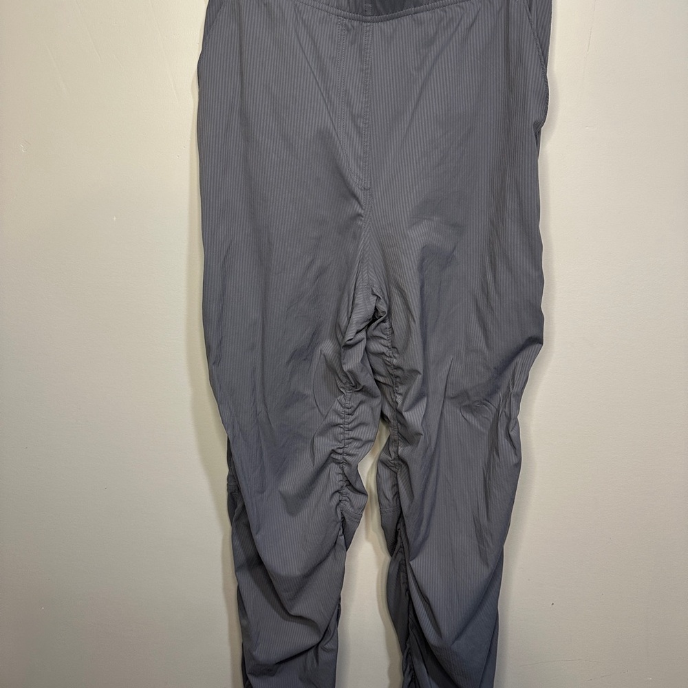 Lululemon - Charcoal Gray Jogging Pant